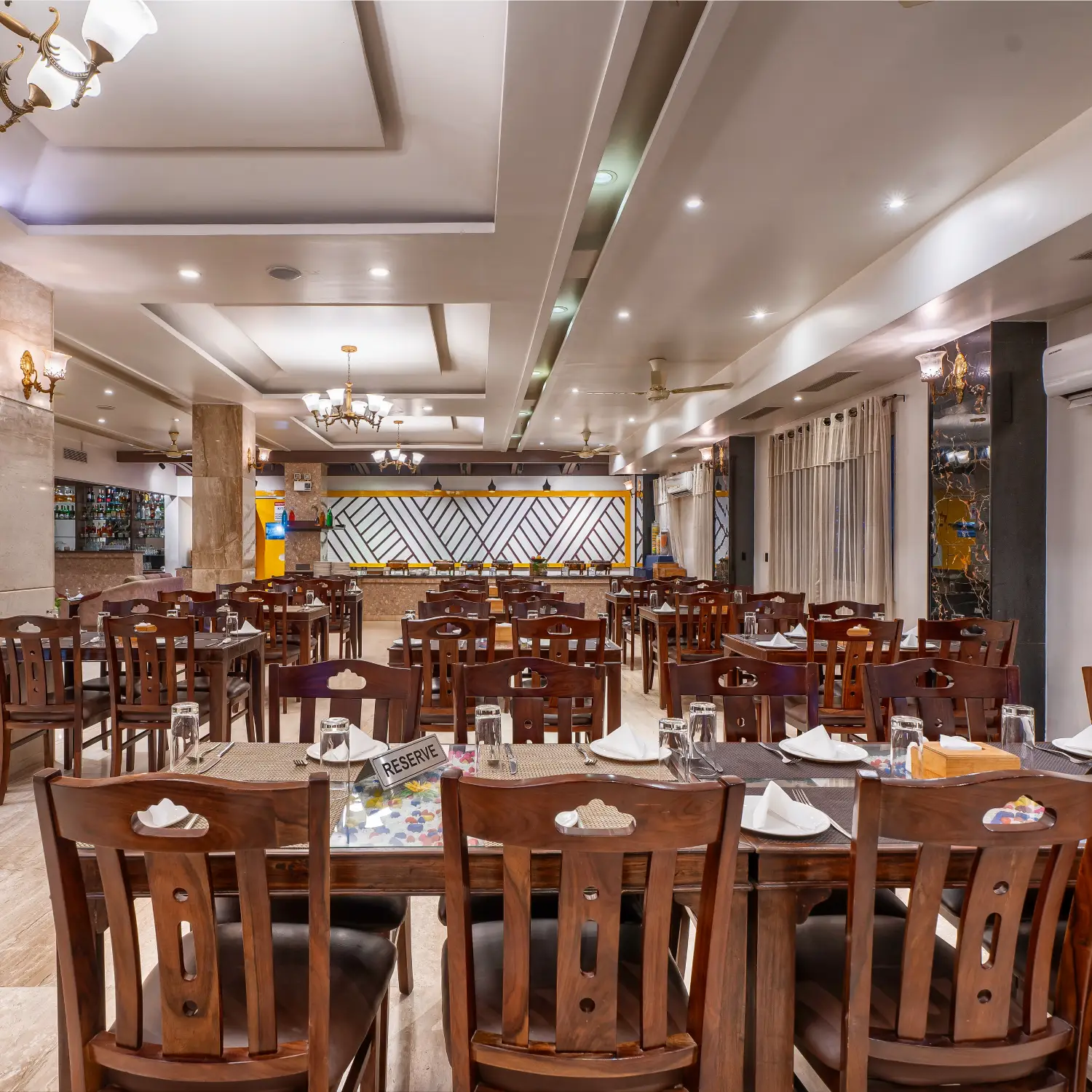 Restaurant & Bar