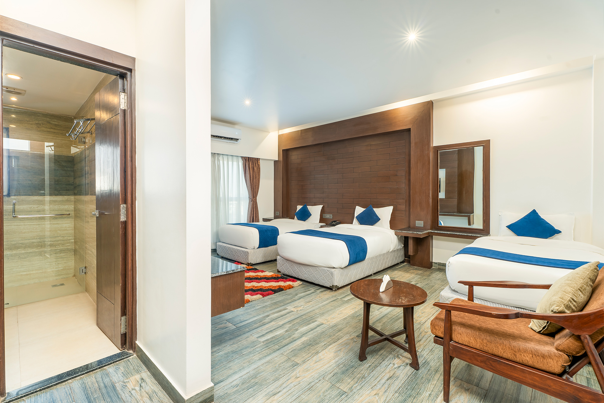 Deluxe Family Room